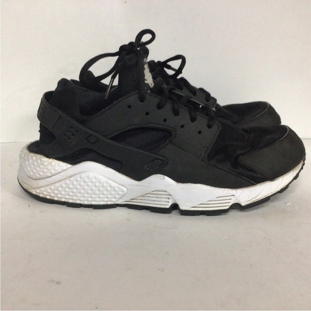 Nike Air Huarache  Unisex Sneakers Sz 11.5 W 10 M  Black / White